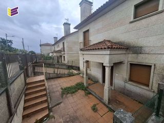 Casa a schiera in Calle do electrico 5. Chalet de procedencia bancaria en moaña !!