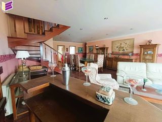 Duplex à Calle valle-inclán 10. Se vende ático dúplex próximo a costa en cambados.