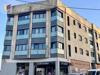 Rent Flat  Avenida rebullon. Amplio piso de 3 dormitorios con garaje y bodega en puxeiros !!