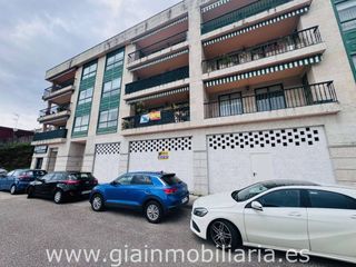 Business premise  Calle sequeiras. Se vende local comercial amplia fachada