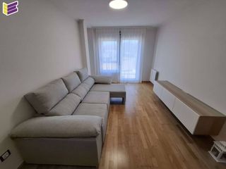 Affitto Appartamento  Calle rosalia de castro. Amplio piso de 2 dormitorios y 2 baños. plaza de garaje !!