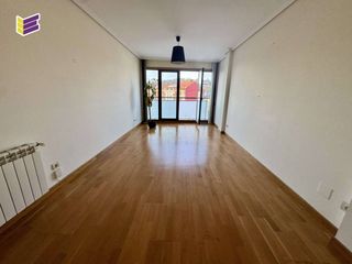 Etagenwohnung  Avenida rebullon 1. Amplio piso de 3 dormitorios con garaje y bodega en puxeiros !!