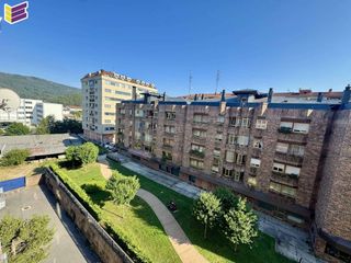 Pis  Calle antonio palacios. Amplio piso en zona alta de porriño. exterior y soleada. garaje