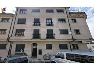 Flat  Calle pontearnelas 3. Se vende piso en rentabilidad con inquilino. no hipotecable.
