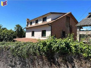 Casa  Calle o covelo 37. Se vende casa en rentabilidad, con inquilino. no hipotecable.