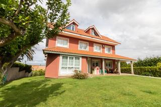Chalet  Calle paris. Vive en un oasis de paz con vistas al mar en la zapateira