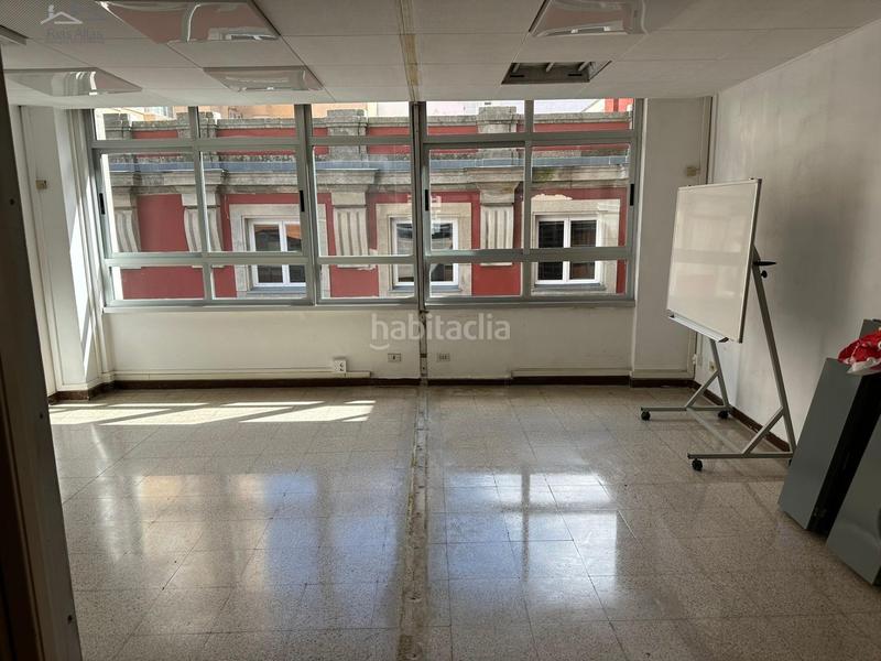 Foto fe1e98e6-a75d-4483-a50a-eb02bc44cddd. Alquiler oficina  totalmente diáfana en el centro financiero de la ciudad en Coruña (A)