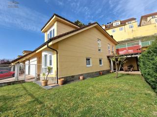 Location Chalet  Calle maruja mallo. Magnifico chalet pareado en a zapateira 5 dormitorios. no mascot