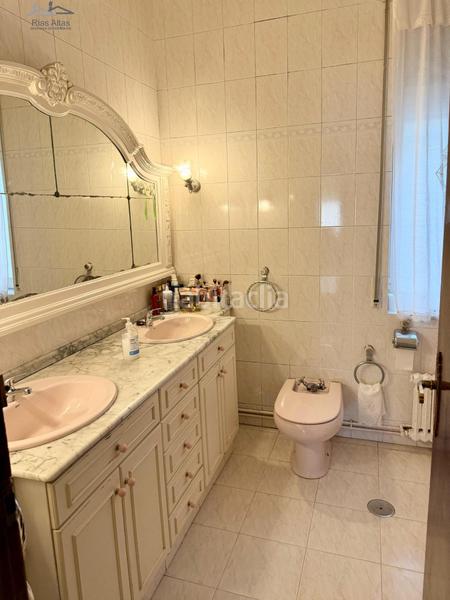 Foto ec22eeca-d61f-4b22-b09d-026324962676. Xalet amb aparcament a Perillo Oleiros