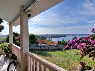 Haus in Bergondo. Casa con vista a la playa gandarío