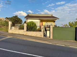 Xalet a Salvador madariaga 39. Chalet independiente con finca en san pedro de nos oleiros