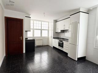 Miete Etagenwohnung  Calle emilia pardo bazan. Piso de tres dormitorios y dos estancias en la mejor zona de a c