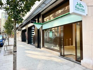 Lloguer Local Comercial a Calle de betanzos 2. Local prime en plaza de lugo el escaparate más exclusivo de a co