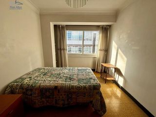 Miete Etagenwohnung  Agra orzan. Solo estudiantes amplio piso de tres dormitorios dobles en el co