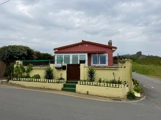 Xalet  Calle punta alta. Casa reformada y eficiente a 50m de la playa de barrañán