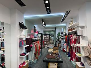 Miete Geschäftsraum  Calle rosalia castro. Ubicación prime! local impecable de 112 m2 en el corazón comerci