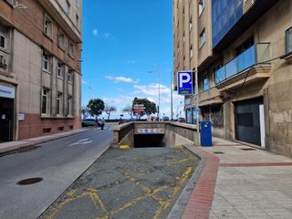 Aparcament cotxe  Avenida barrie de la maza. Parking publico paseo maritimo zona playa orzan!!!!