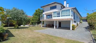 Chalet in Dexo - Lorbé. Chalet independiente con piscina y gran parcela a 5 minutos de l