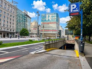 Aparcament cotxe  Calle calle cantón grande. Exclusiva plaza de garaje para coche grande en el obelisco  cant