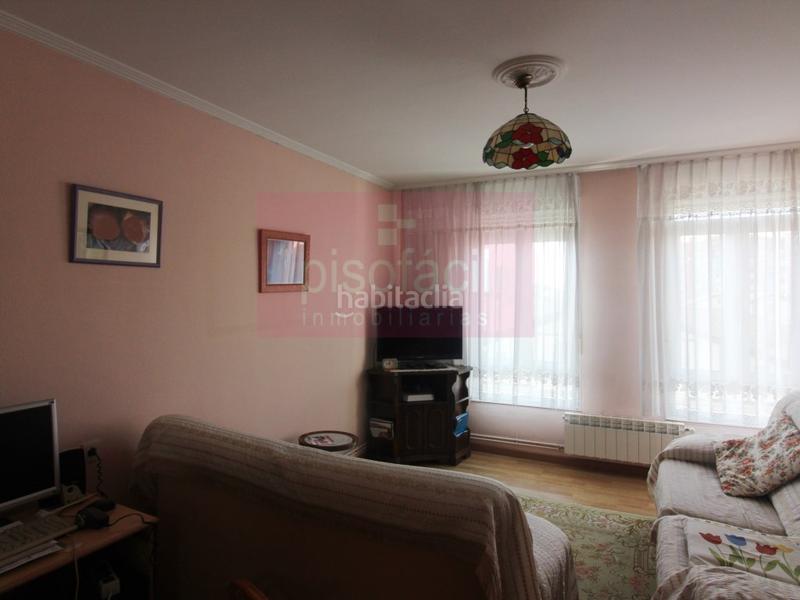 Foto 433e0681-ea79-4751-a28d-5590cd70a90e. Casa amb aparcament a A Milagrosa Lugo