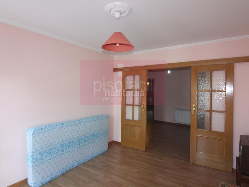 Foto 4eda29bc-796a-4de5-a77d-1153eb06bc1d. Casa amb aparcament a A Milagrosa Lugo