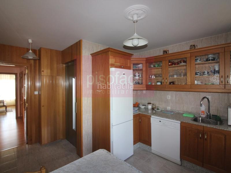 Foto ea5eae1d-65ea-4bcf-8eba-0e5d2c71c0d1. Casa amb aparcament a A Milagrosa Lugo