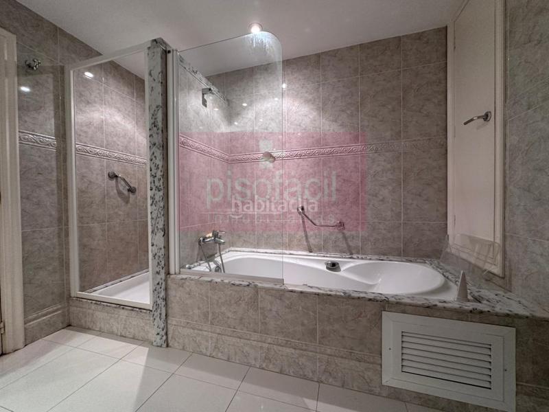 Foto 2a2e30cd-a412-4048-a5fe-cfcfd762e847. Appartamento con parcheggio in Centro - Recinto Amurallado Lugo