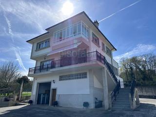 Casa a Parroquias del Oeste. Majestuosa casa independiente en venta con finca de 5.000 m y vi