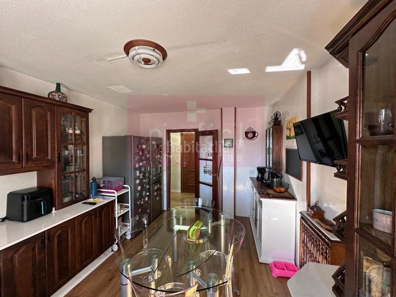 Foto 6734f699-ba06-4d6a-9915-4ac70e046222. Piso luminoso y soleado piso de tres dormitorios con galería en edificio renovado cerca del centro! en Lugo