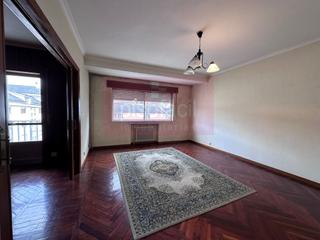 Pis a San Roque - As Fontiñas. En venta piso de cinco dormitorios y dos plazas de garaje en zon