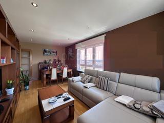 Etagenwohnung en Residencia - Abella. En venta piso esquinero de tres dormitorios impecable con vistas