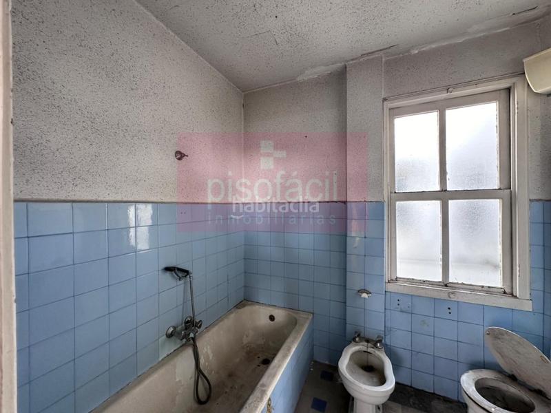 Foto ad1b0f04-be5c-4d76-9521-f4dfe02a85c8. Pis a A Milagrosa Lugo