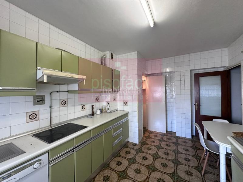 Foto 1220a6da-e690-410f-b2b5-4b2afddf595e. Appartamento con parcheggio in A Milagrosa Lugo