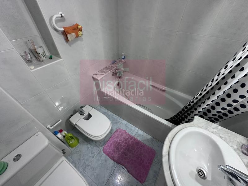 Foto a2446992-f5ed-4f7b-bb84-8627a8306336. Appartamento con parcheggio in A Milagrosa Lugo