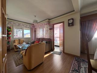 Appartamento in A Milagrosa. En venta piso reformado de tres dormitorios en zona ramiro rueda