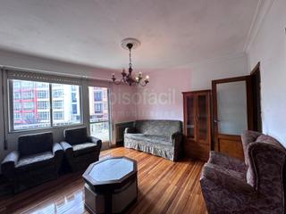 Appartement à A Milagrosa. En venta piso en primera planta sin ascensor con terraza en zona