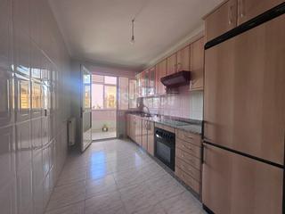 Appartement à Residencia - Abella. En venta piso de tres dormitorios dobles a estrenar con magnífic
