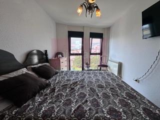 Apartament en Residencia - Abella. En venta apartamento coqueto y amueblado con vistas al parque de