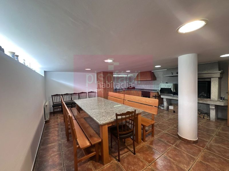 Foto 80c8b6cc-3539-48e5-a118-fc75123b87c1. Casa amb aparcament a Guntín