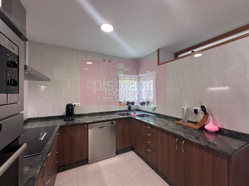 Foto d25910ce-0d95-4e0b-baf6-24bd3e2df310. Casa amb aparcament a Guntín