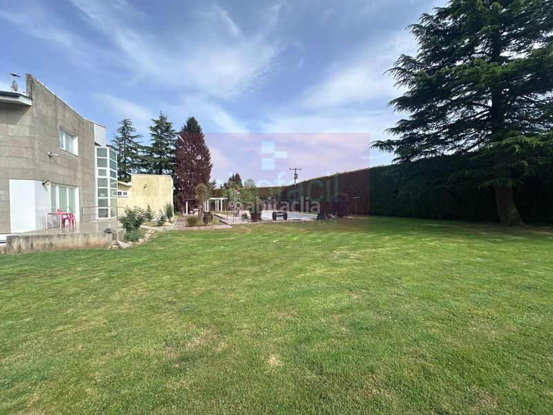 Foto e9734b62-2059-41b9-826b-5706524461a5. Casa amb aparcament a Guntín