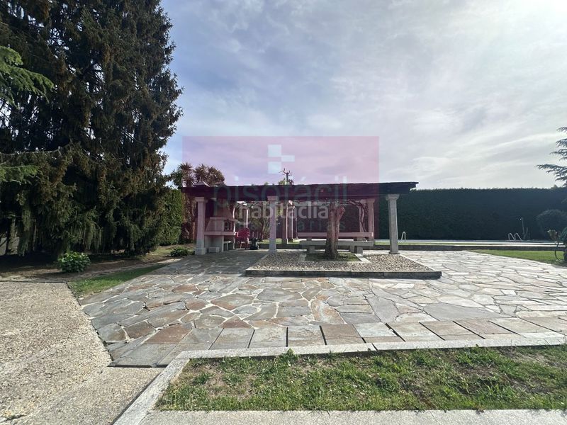 Foto eae18b83-d2e7-44a7-9163-e4f369c09bfb. Casa amb aparcament a Guntín