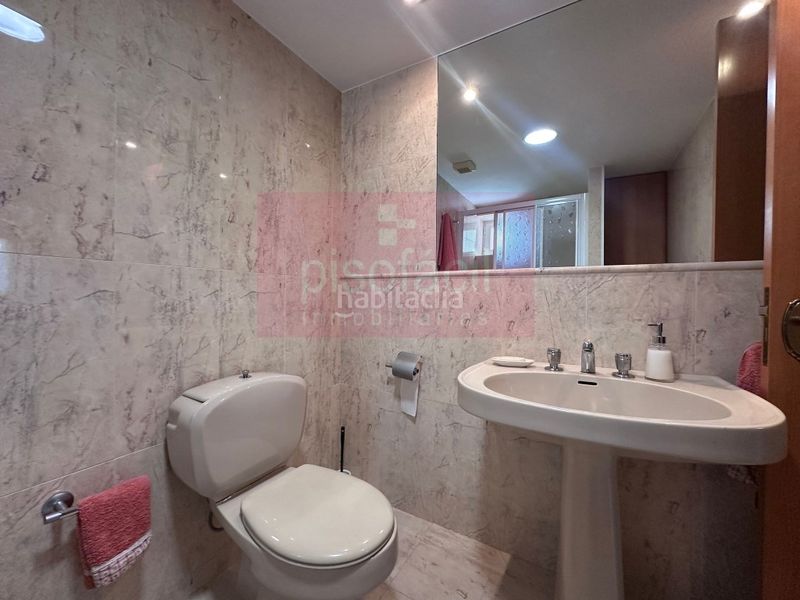 Foto f1f8c1be-43b8-4201-9a71-66d06af89315. Casa amb aparcament a Guntín
