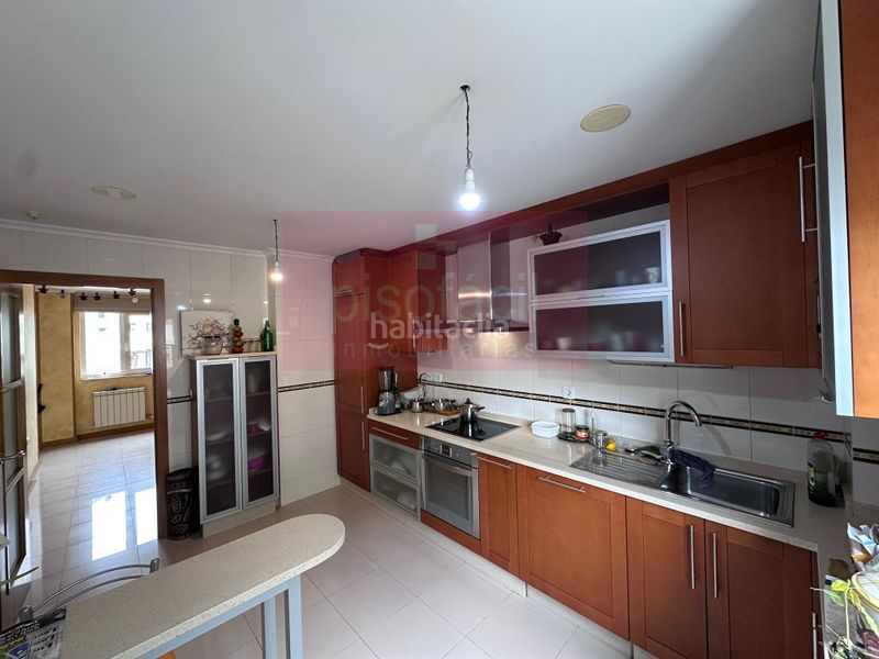 Foto 5a9a6b6d-2d0b-4330-8383-85304b259e58. Pis amb aparcament a Residencia - Abella Lugo