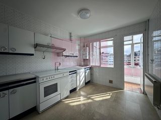 Flat in A Milagrosa. En venta piso de 4 dormitorios a un paso de la muralla