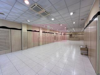 Miete Geschäftsraum in A Milagrosa. Se alquila excepcional local comercial en planta baja