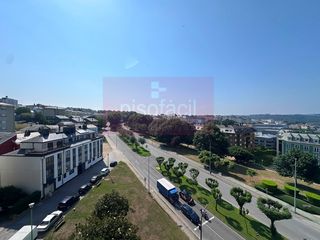 Pis a Recatelo - O Carme. En venta piso de tres dormitorios con vistas espectaculares a un