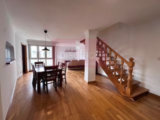 Flat in A Milagrosa. En venta dúplex de cuatro dormitoriosuno abajo y dos baños a un