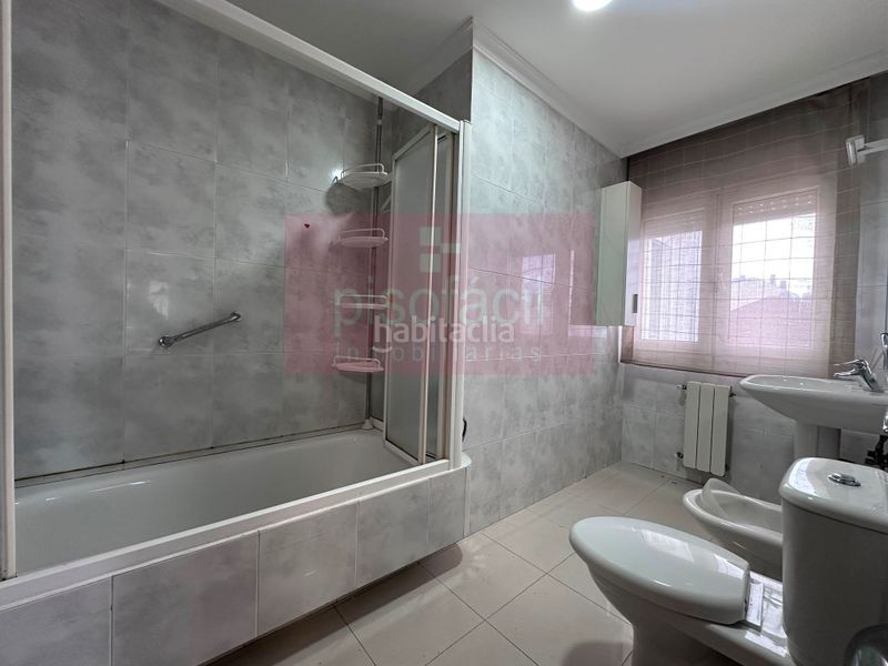 Foto 79830f26-022e-44b3-881d-ef8fbcbd179b. Pis a A Milagrosa Lugo