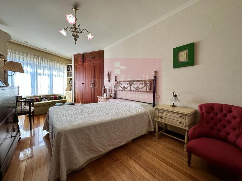 Foto 52c17965-3eda-4a76-b9c9-88923d46ecc4. Piso  5 habitaciones venta en Centro - Recinto Amurallado Lugo